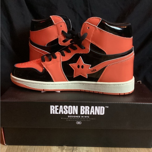 Shooting Stars Patent Leather Sneaker. - Picture 2 of 4